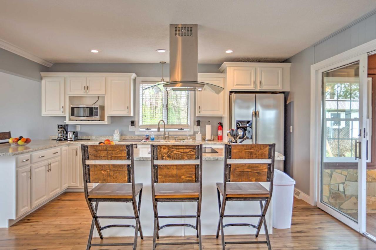 Monticello Home With Multi-Level Deck On 2 Acres! Exterior photo